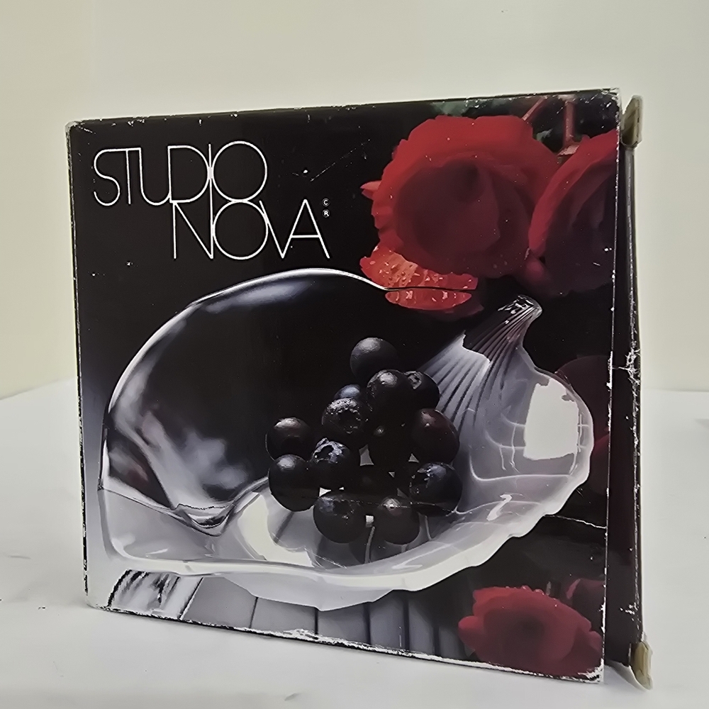 vintage boxed Studio Nova 7‎ Inch Satin Clear Leaf Bowl Collectible